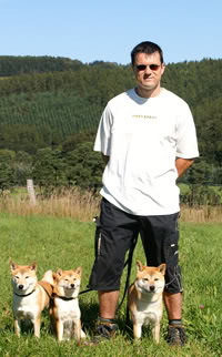 remko met onze shiba's rontu, miyuki en keiko
